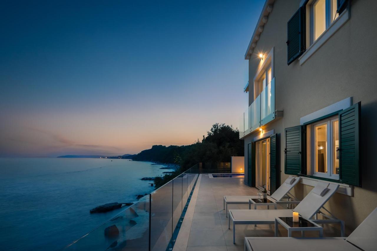 Epetium Beach Villa Split Bagian luar foto