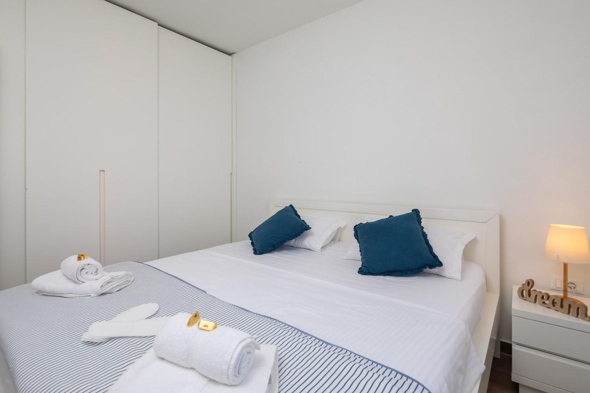 Epetium Beach Villa Split Bagian luar foto