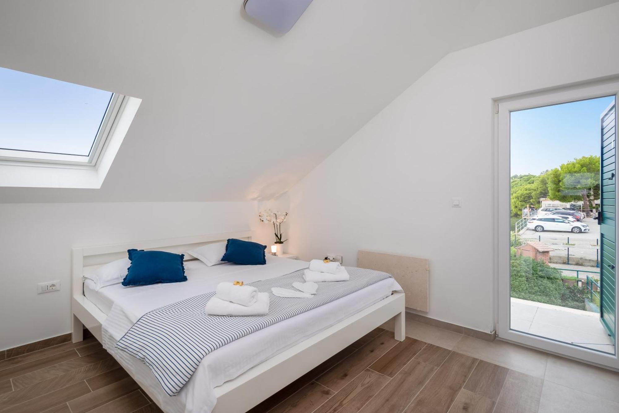 Epetium Beach Villa Split Bagian luar foto