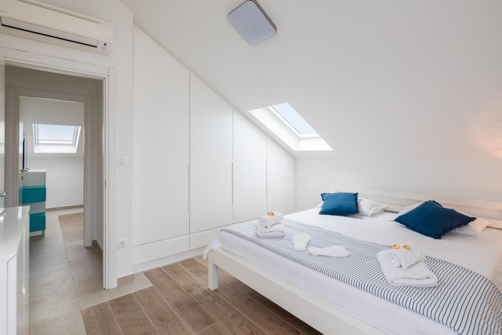 Epetium Beach Villa Split Bagian luar foto