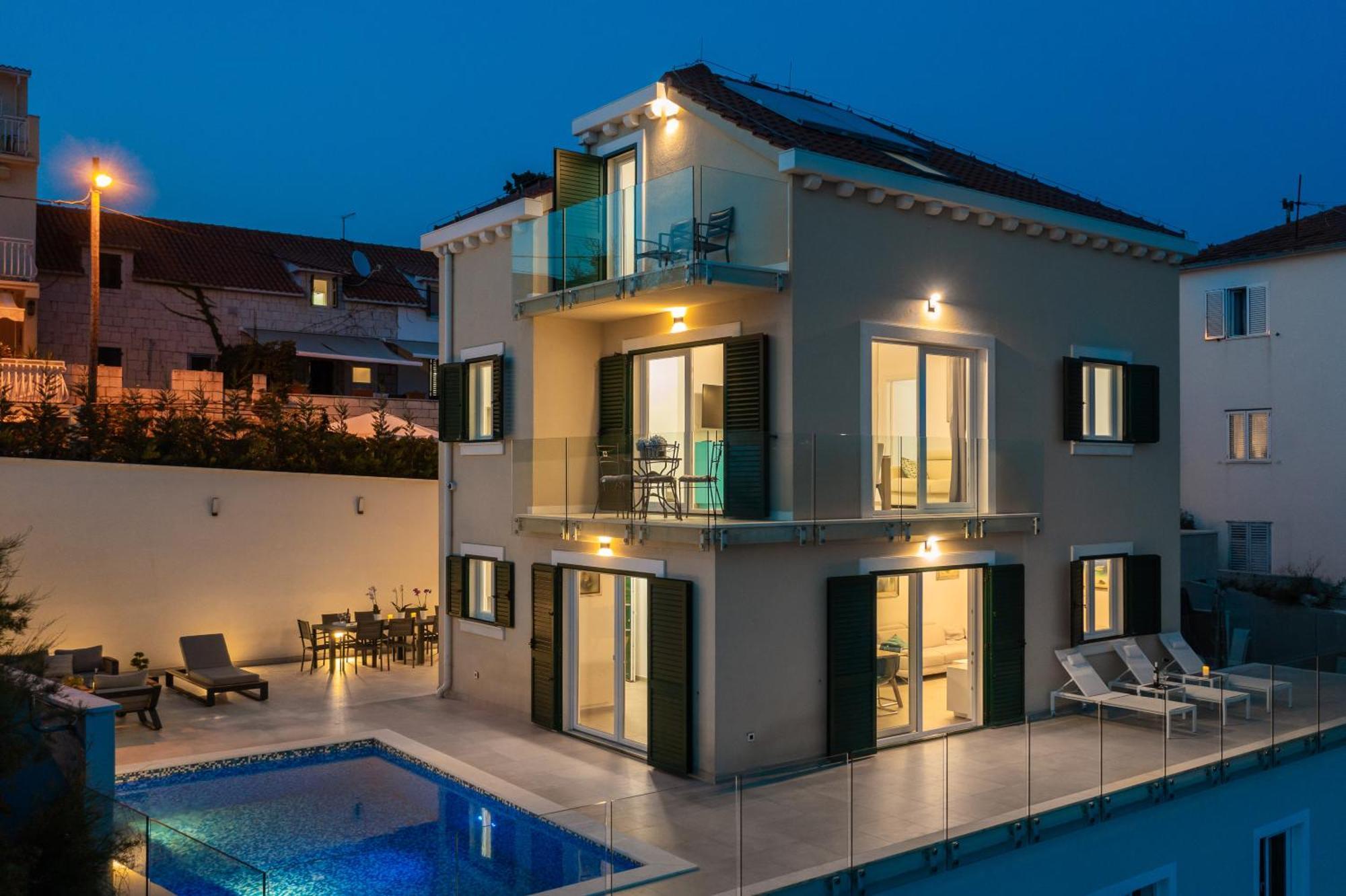 Epetium Beach Villa Split Bagian luar foto