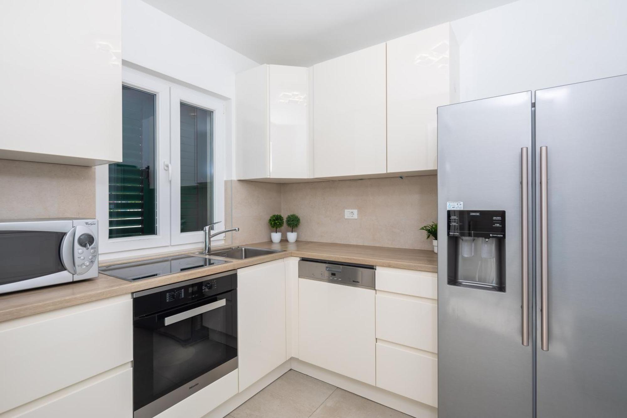 Epetium Beach Villa Split Bagian luar foto